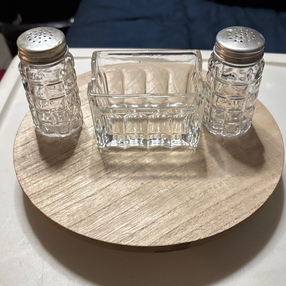 Glass Salt and Pepper Shakes with Packet Tray Set